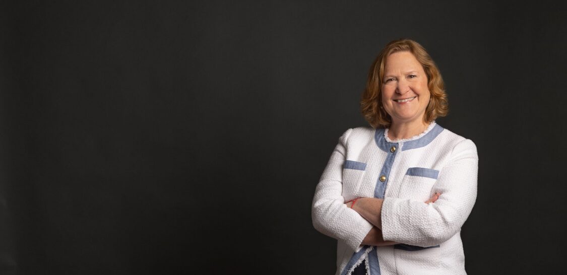 Laurie Peer Headshot